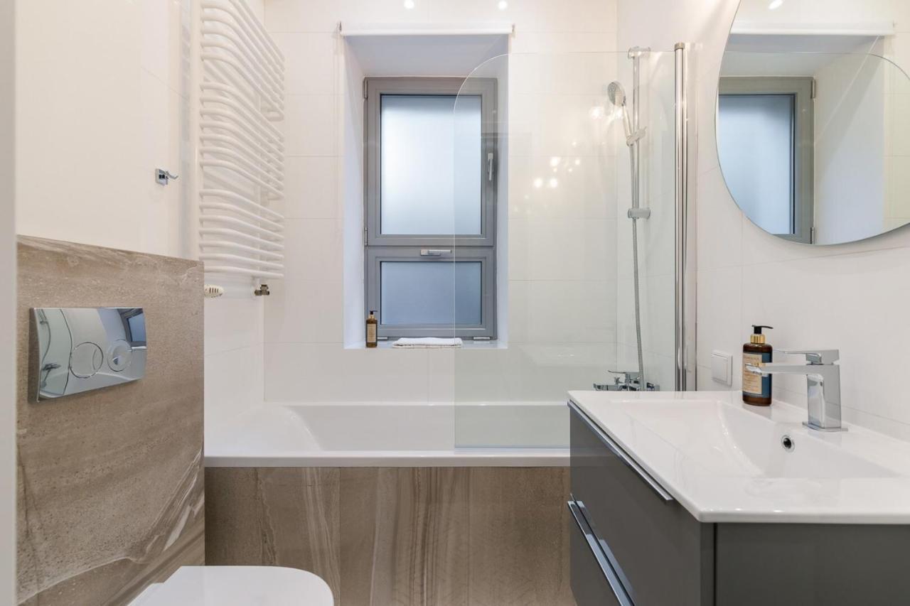 Twarda 14 - Elegant Apartment By Noclegi Renters Varşova Dış mekan fotoğraf